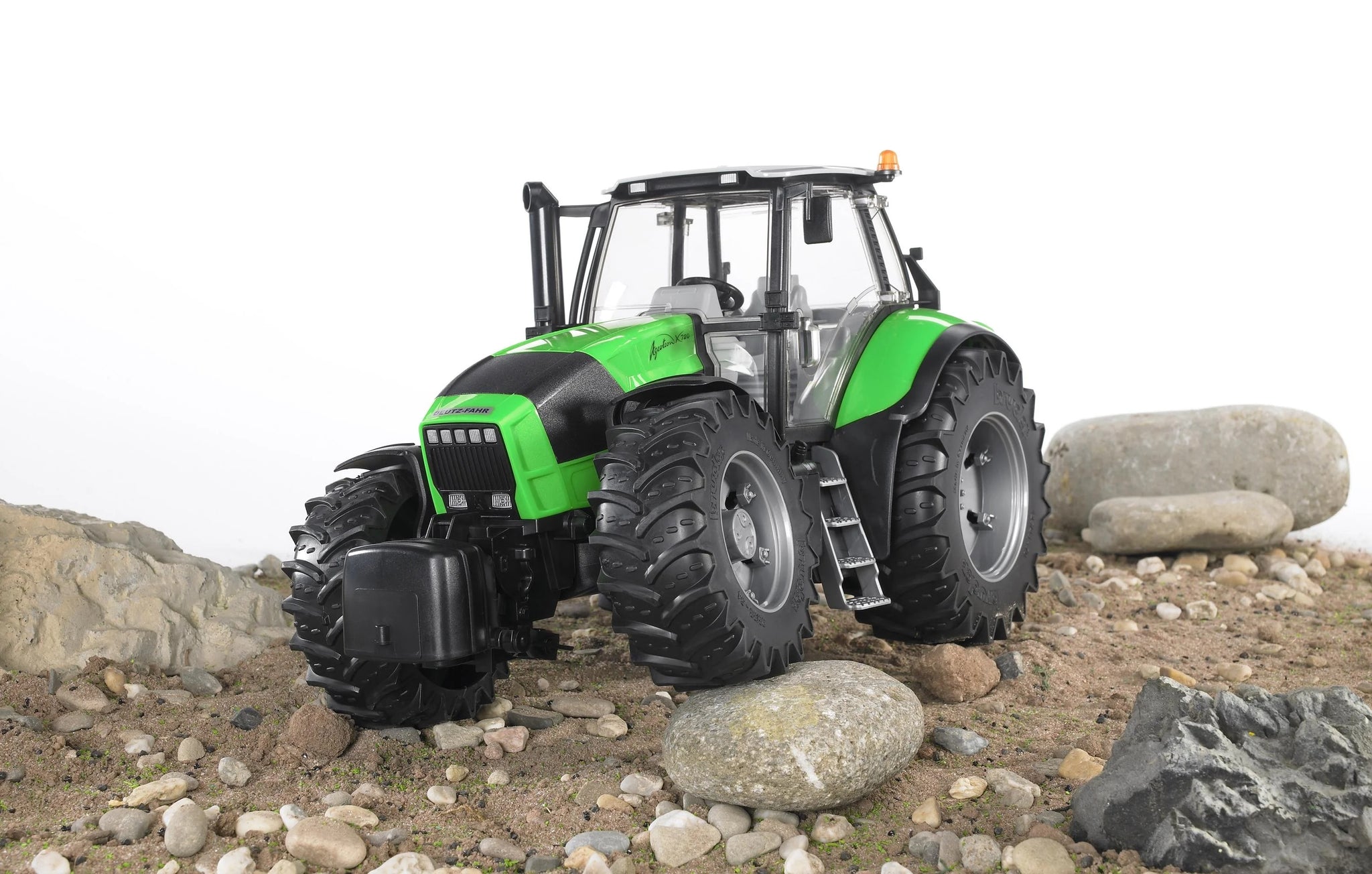 BRUDER 03080 DEUTZ AGROTRON X720 TRACTOR