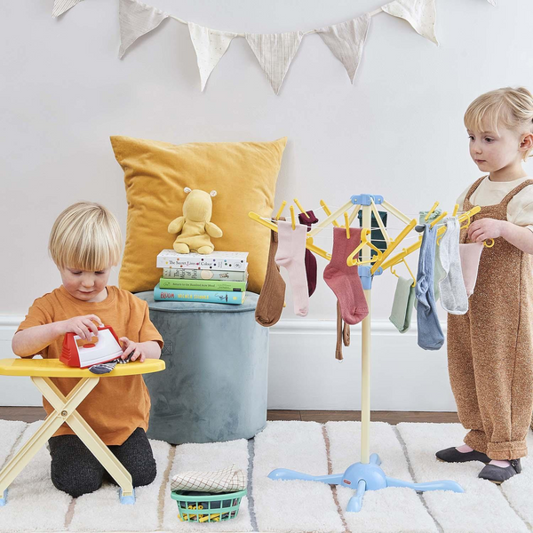 CASDON IRONING SET & WASHING LINE