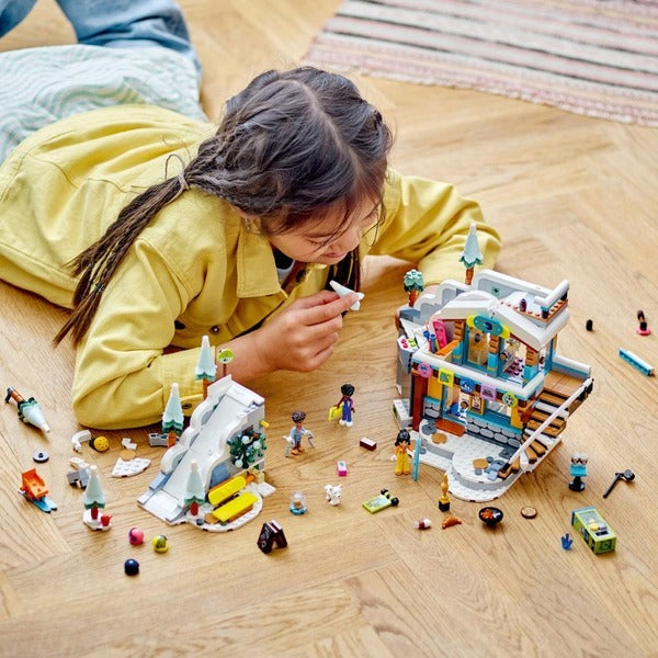 LEGO FRIENDS HOLIDAY SKI SLOPE & CAFE